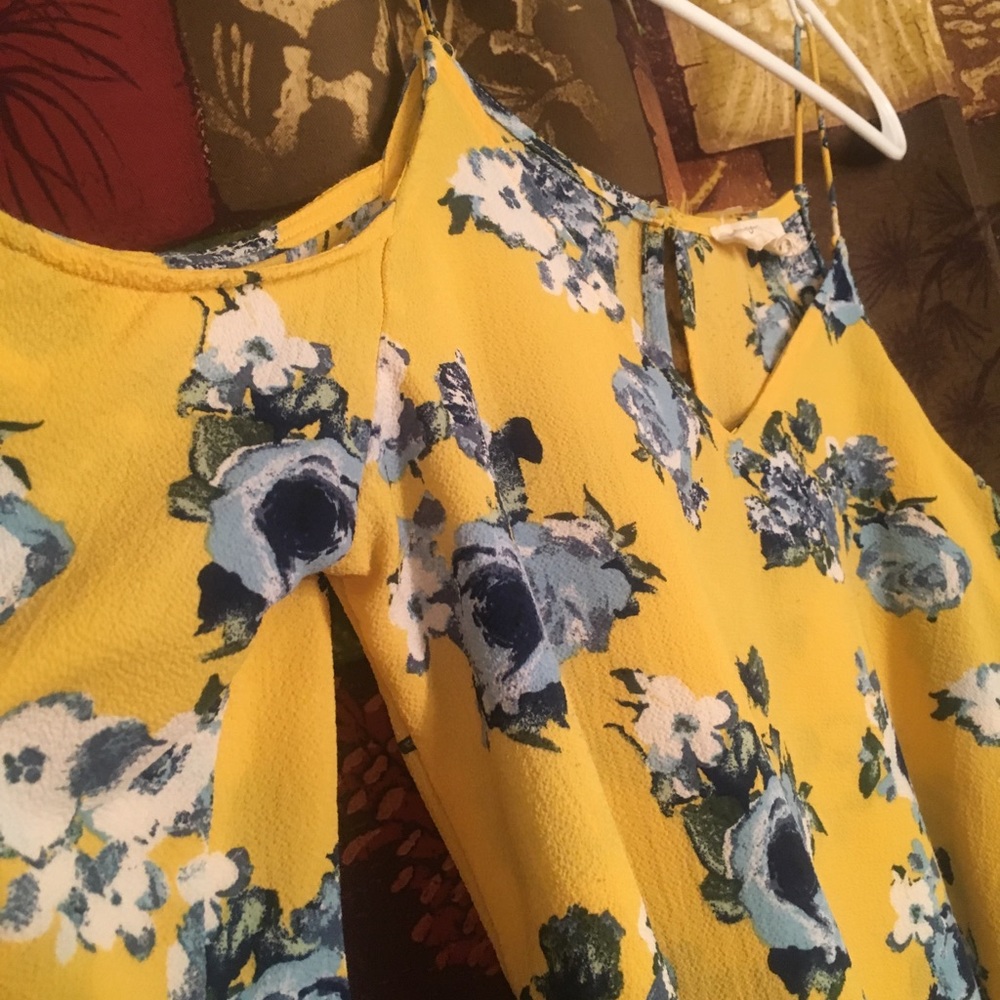 Cold shoulder floral design top